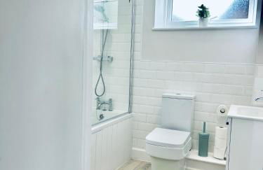 Dover Ferry Apartments x 2 Sleeps 10 with parking and castle views - Foto 19