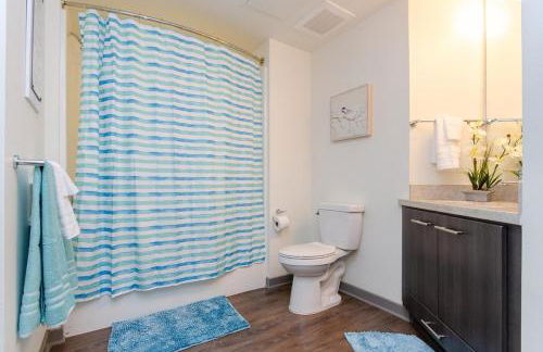 Modern 2BR Near Petco Park & Convention Center - Foto 8