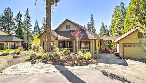 Charming Chester Home with Furnished Porch! - Foto 2