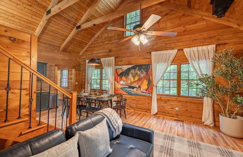 Log Cabin with Hot Tub, Game Room-10 min to NRG - Foto 6