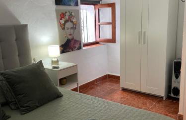 Cosy Andalusian Home with Roof Terrace in Town Centre - Photo 23