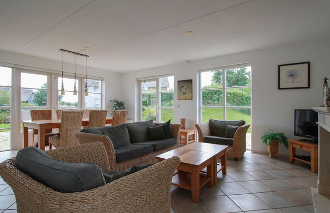 Thatched Villa With Bath in a Holiday Park - Foto 14