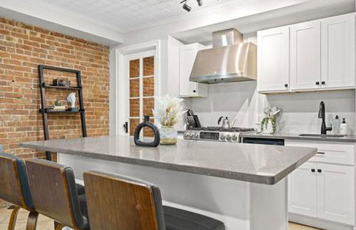 Newly Renovated 2BR w Rare Private Backyard and BBQ - Foto 9