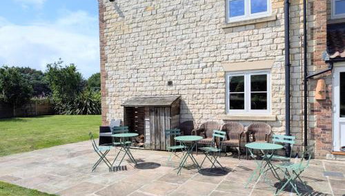 Coastal Whisper Sleeps 10 with Parking - Foto 1, Garden, Garden view