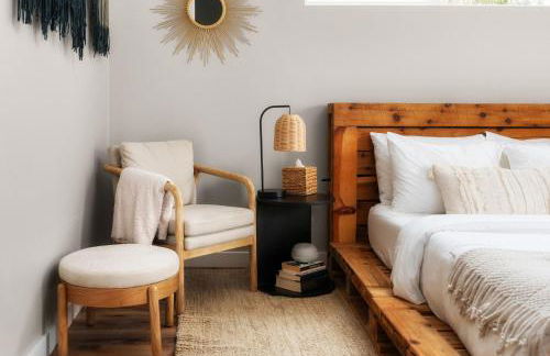 Sunflower House - Luxe Retreat with Sauna & Hot Tub - Foto 25