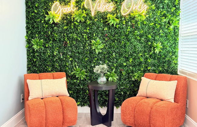 Spacious Modern King bed Game Room More - Photo 19