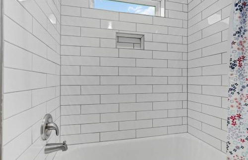 Sleeps 7 Newly Built 10 min from All major attractions - Foto 12