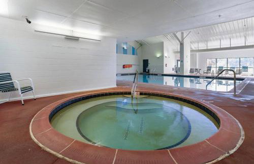 Dog-Friendly A-Frame with Hot Tub and Firepit - Foto 13