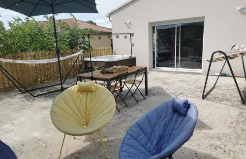 50m2, 4 personnes , jacuzzi et sauna privatif - Photo 2