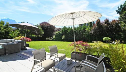 Charming villa with pool lake view 10 minutes from the city center - Photo 5