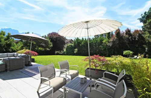 Charming villa with pool lake view 10 minutes from the city center - Photo 5