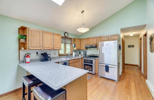 Secluded Family Cabin with Fire Pit in Lake Ariel! - Foto 9