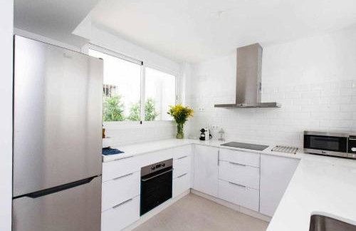 ISG Apartments Downtown family haven Free parking spot - Foto 5