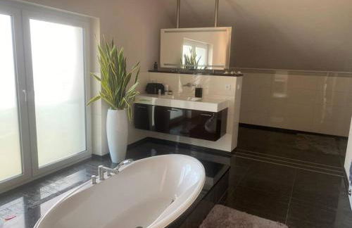 Villa Kaja by Maggie mit Pool, Kamin und traumhaftem Blick auf den Möhnesee - Foto 54