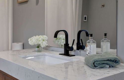 Charming Family Saratoga Home Walk to Track & Downtown - Photo 26