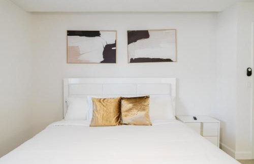 Luxury Waterfront Boca with Pool, Hot Tub and Boat Views - Photo 26