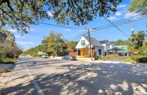 3BR 3BA Heart of SoCo, Private Deck Steps to Shops by Austin Vacay - Foto 21