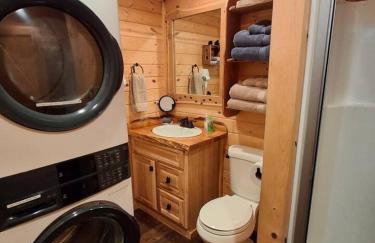 Knotty Shack- Unique Tiny Log Cabin with Hot Tub - Foto 8