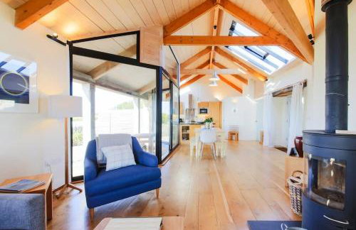 Stunning Old Carthouse with seaview - Photo 9