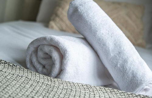 Solace Nights - Large Modern House - 4 Bedrooms - Near M6 & Spaghetti Junction - Fast WiFi - Netflix - Photo 34