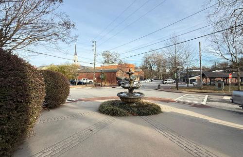 Haven at Hazel~Downtown Bungalow - Foto 20