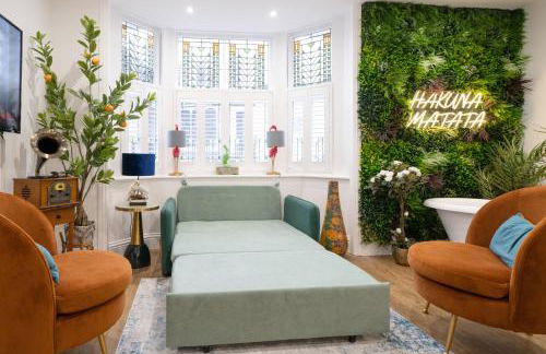 The House Of Selfies - Photo 21