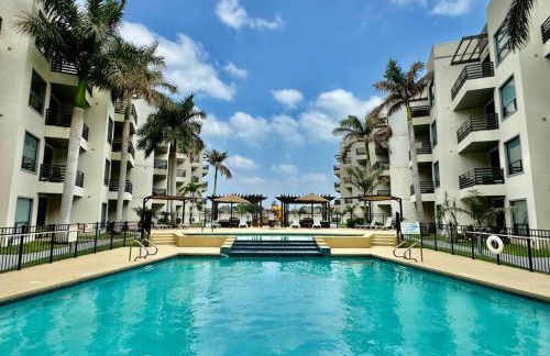 Luxury Condo with Pool and Jacuzzi - Photo 1