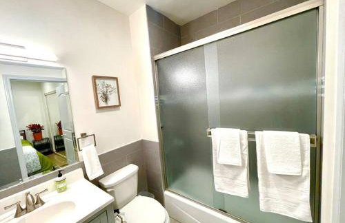 FuLLy LoAdeD ReSerVaTioN 3bed 2ba w Parking - Photo 43