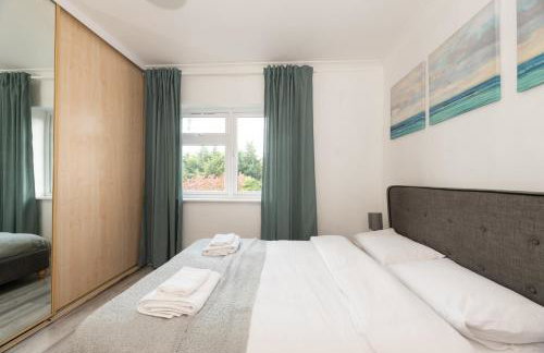 4 Bedroom Family Home In South East London - Photo 49