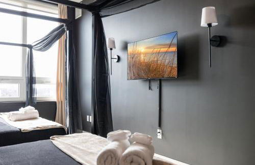 2BR 2BA, King bd, Gym, Free Parking, 8min to Train - Foto 28