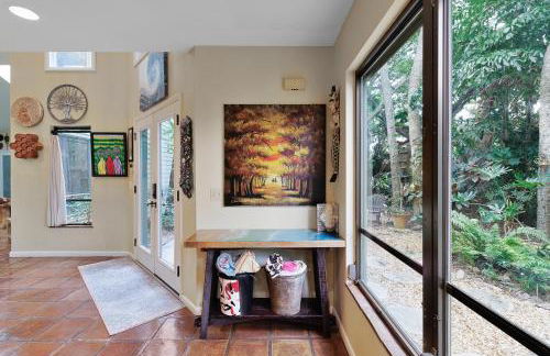 Beach Paradise Getaway - 200ft from Beach! - Foto 49