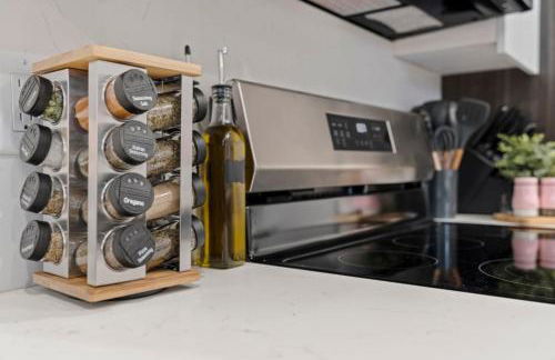 Charming LUXE 1BR, Free Parking, Kitchen and Laundry - Foto 19