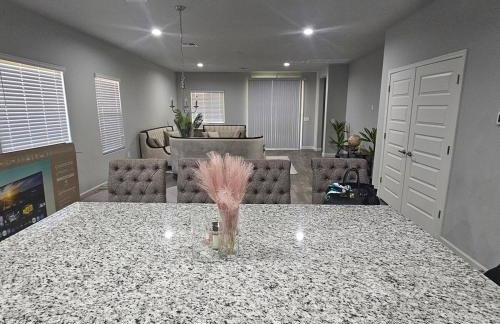 Modern Desert Retreat w AC & Mountain Views - Foto 2