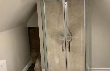 4-Bed Cottage at Famous Tuckers Grave Inn Sleeps 8 - Photo 61