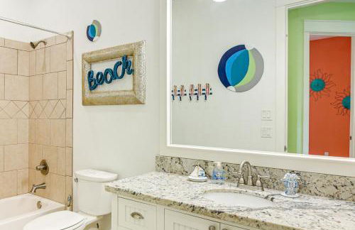 Steps to Shore! Just Beachy Home with Deck and Views - Foto 20