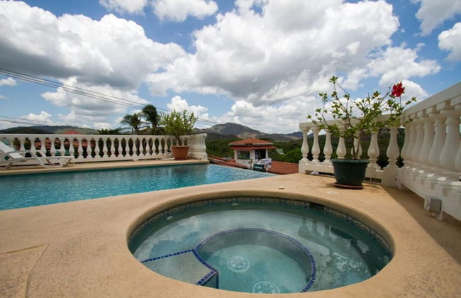 Birds-eye view of the ocean in nicely priced unit on top floor in Flamingo - Photo 21