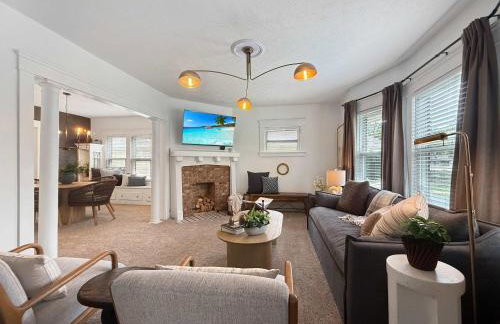 Chic Lakeside Retreat Steps from the Beach - Foto 23