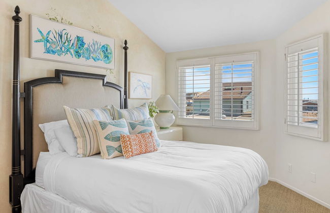 Shoreline Villa by Avantstay Steps to the Beach, Bay, & Pier! - Photo 25