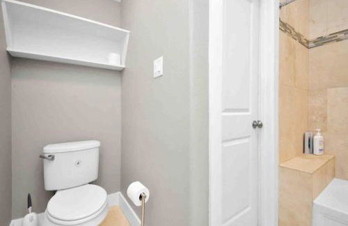 Rooftop Terrace Home with Garage Parking 10 minutes from NRG Stadium and Medical CTR - Foto 24