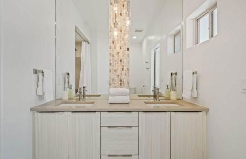 Timber & Tin D 2Bed 2Bath w Pool & Rooftop Deck - Foto 42