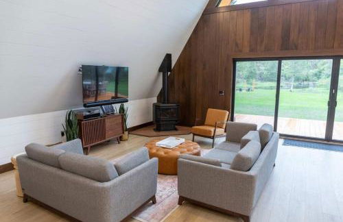 TreeTops Ayframe, Supersized AFrame on the River with Hot Tub - Foto 14