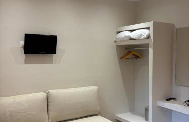 Red Rose Garden - Photo 8