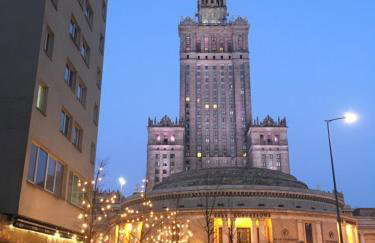 Emilka z widokiem na Pałac Kultury - Foto 4