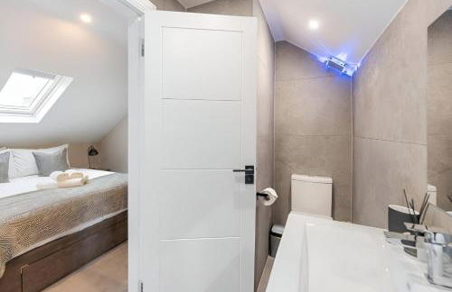 Earthy Elegance Stylish 4BR for Urban Escapes - Foto 27