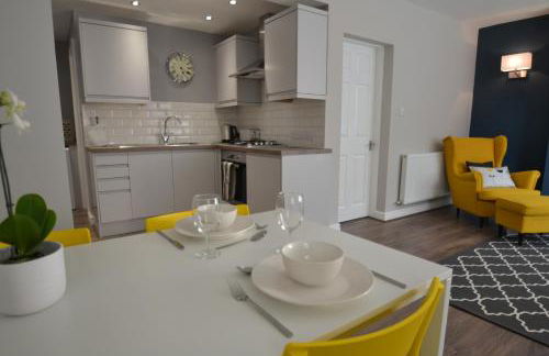 Charming 1 bed riverside apartment - Photo 2