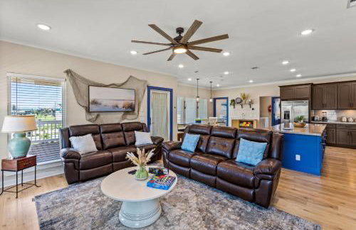 Caza Azul Luxury 4BR Getaway, Gated Community, Canal Views & Lift - Foto 2