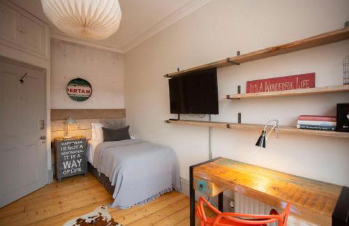 Stag & Hen Retreat - Walk to Nightlife - Sleeps 16 - Foto 8
