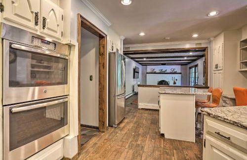 Charming Saylorsburg Retreat with Game Room and Patio! - Foto 12