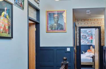 Ty Pandy Eclectic Luxury Family cottage Sleeps 8 adults and 2 children - Photo 13