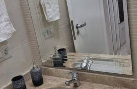 Apto amplo 5 pessoas 2 banheiros garagem - Foto 22